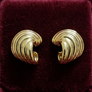 Wave Fashionable Studs (Gold)